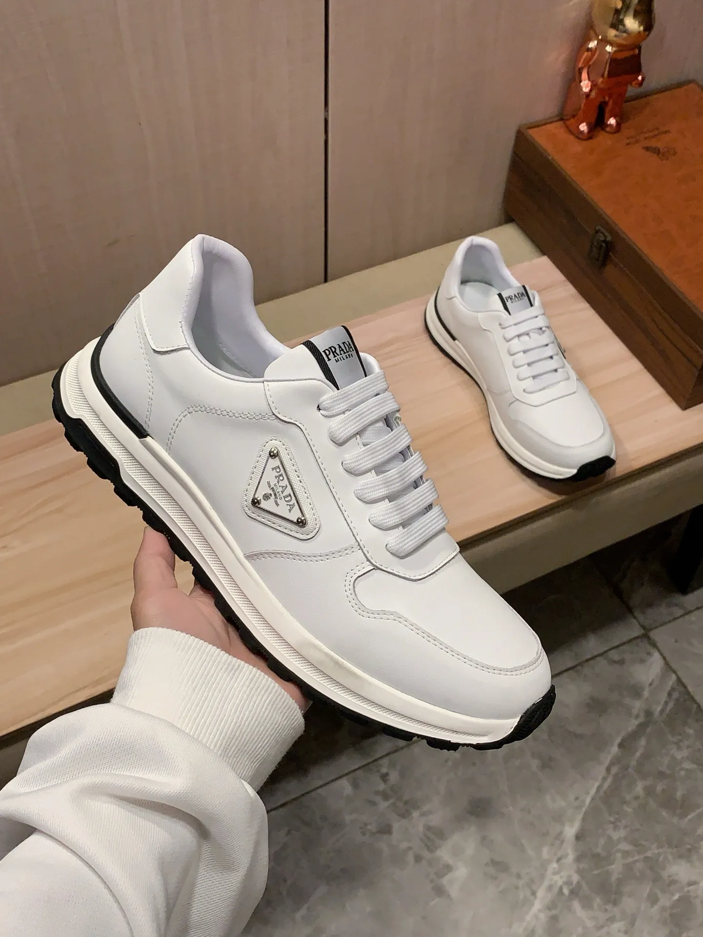 Men's Men's Shoes💰420💰💰🎩🎩[Lightning][Lightning] "PRADA*" The latest and most popular casual shoes, top brand [seduce] luxury~purchase, top~quality. [Strong] The upper is made of imported breathable cowhide with material ➕ breathable sheepskin feet (•) and fine workmanship. The original stylish and stylish soft rubber wear-resistant and non-slip outsole is light and comfortable on the feet. The real thing looks better when photographed. 122: code: 38-44, 2️⃣ colors selected